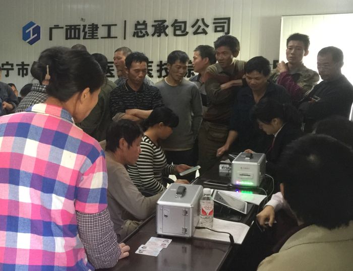 南宁市第一人民医院项目办理现场。。。。。。。黎子宁 摄.jpg