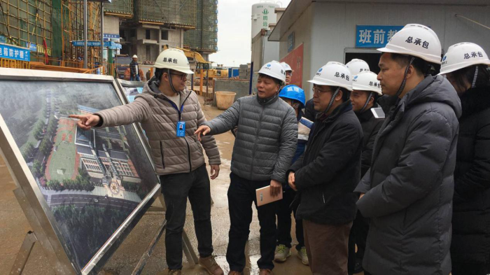 检查现场。。。。。。。李梅凤 摄.png