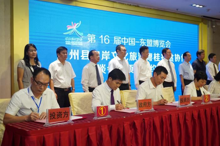 4签约现场。。。。。邓灿滨 摄700.JPG