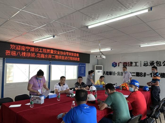 7.1资料核查现场。。。。。周林哲 摄700.jpg