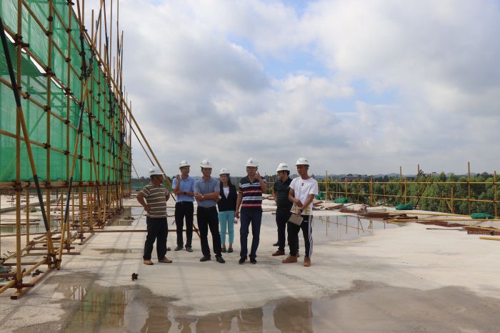 检查现场。。。。。 杨俊峰 摄.jpg