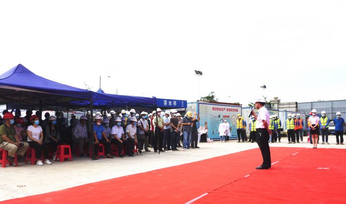 公司清静总监张强为演练举行点评。。。。。。。谢微旋 摄.jpg