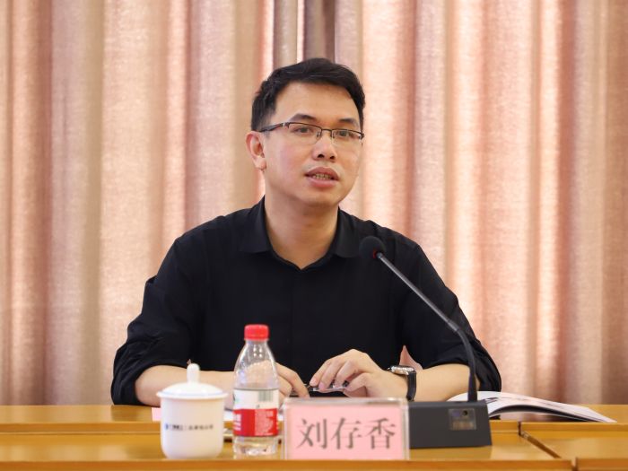 刘存香讲话。。。。。。李立云 摄.jpg