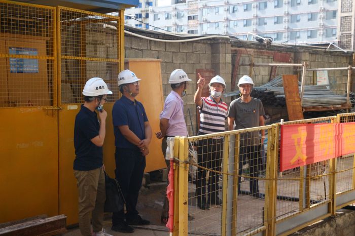 调研指导施工现场。。。。。。。。张钊林 摄.jpg