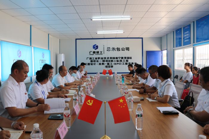 党课现场。。。。。；；；；；；；畦磋 摄.jpg