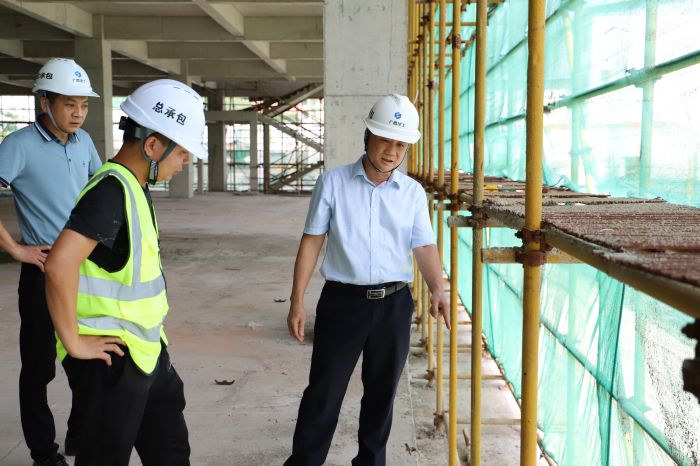 检查现场。。。。。侯健杰 摄 (2).jpg