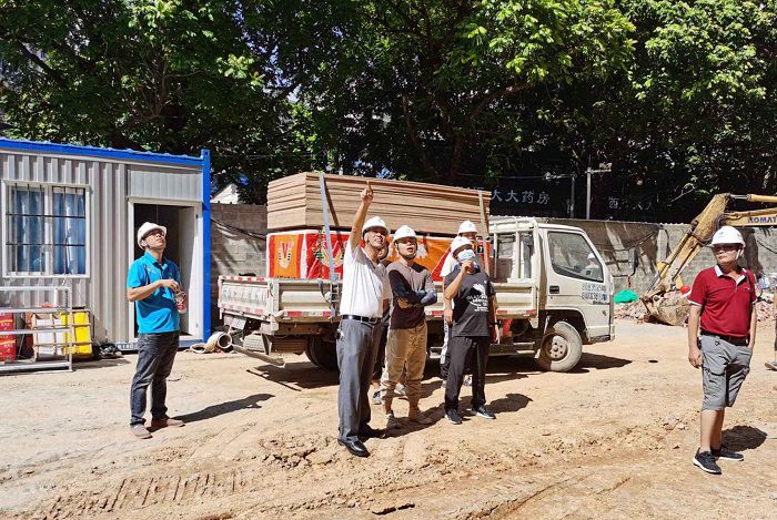 现场审查。。。。。。陆大南 摄.jpg