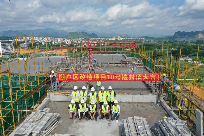 项目治理职员合照。。。。。。。。卢瑞阳 摄.JPG