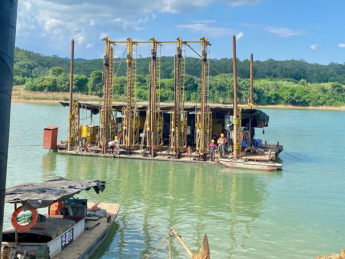 水下爆破作业现场。。。。。。。。 黄璐璐 摄.jpg