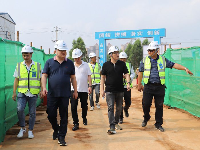 检查现场。。。。。。侯健杰 摄 (3).JPG