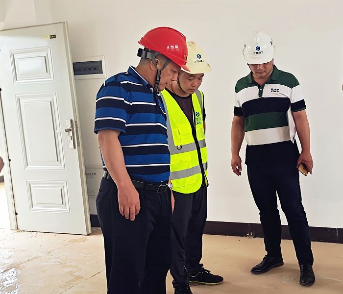 现场审查。。。。。。。廖益 摄.jpg