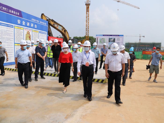 调研现场。。。。。。。。侯健杰 摄.jpg