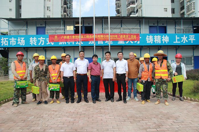 合照。。。。。。。邓灿滨 摄.JPG