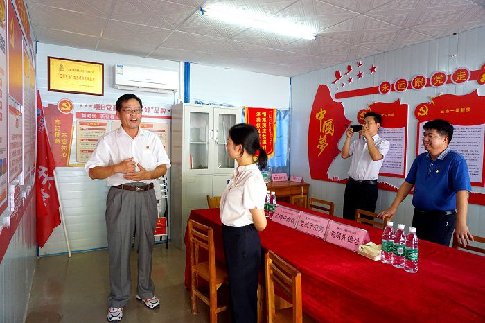 （备。。。。。。┥蟛榈持Р炕疃。。。。。。谢微旋 摄.JPG