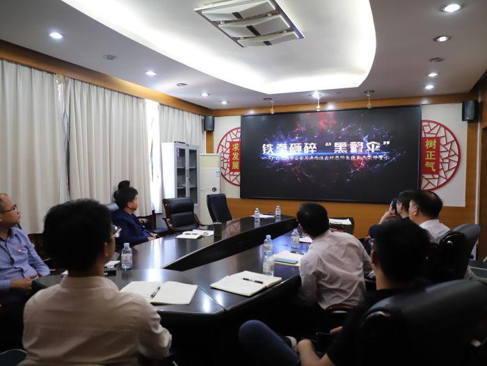 寓目警示教育片。。。。。。韦文 摄.jpg