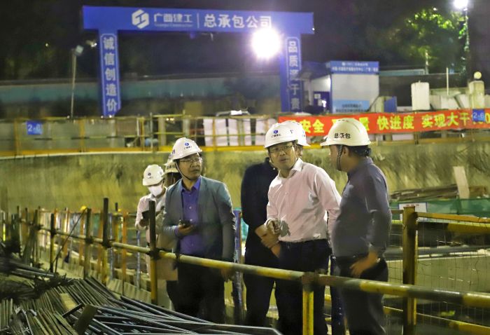 检查现场。。。。。。。 郑诗宝摄.jpg