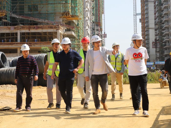 检查现场。。。。。。。。谭龙摄.jpg