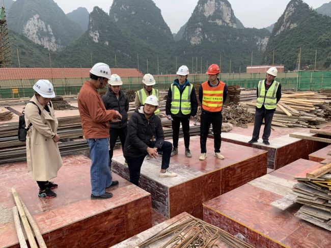 高峻模板施工现场。。。。。陈志健 摄.jpg