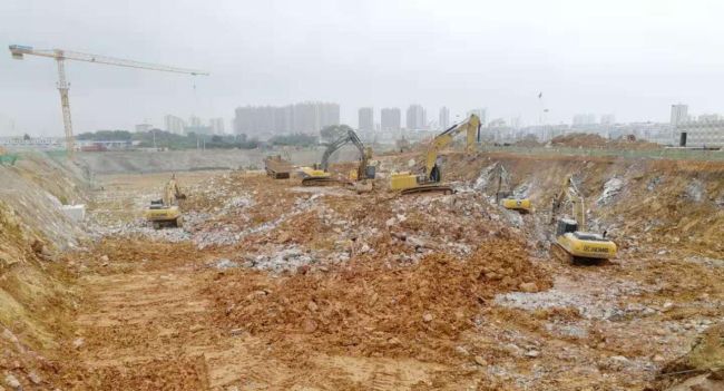 1图书馆土方开挖现场。。。。。莫光富 摄.jpg