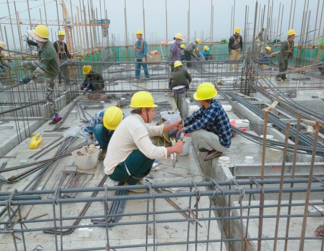 标准层钢筋绑扎。。。。。。。。阮文源 摄.jpg