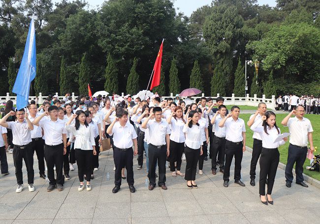 重温入党誓词。。。。。。。周煜川摄（修图）.jpg