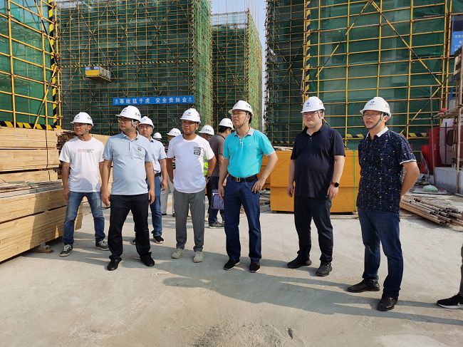 检查现场。。。。。梁文烽 摄（修图） (2).jpg