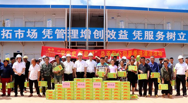 “送清凉”活动合影留念。。。。。。。 周煜川摄（修图）.jpg