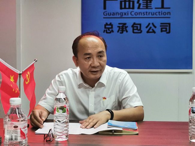 陆烜上党课。。。。。。。王瑾贞 摄（修图）.jpg