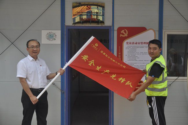 授旗现场。。。。。。。王瑾贞 摄（修图）.jpg