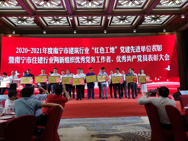 颁奖现。。。。。ㄐ尥迹.jpg