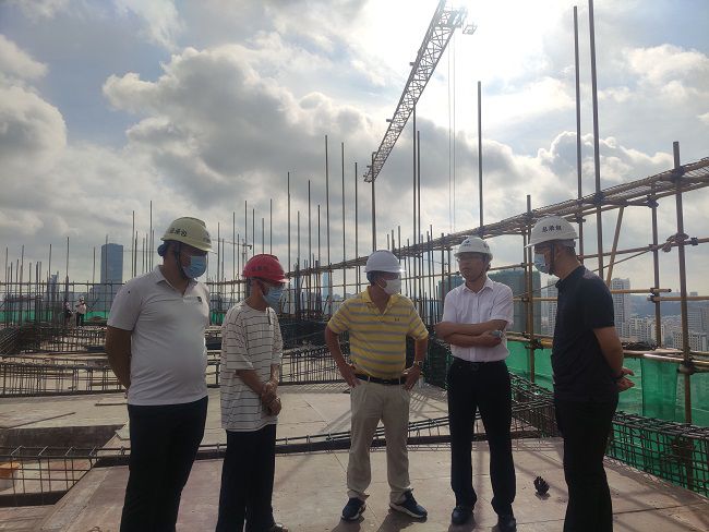 检查现场。。。。。。卢文清 摄（修图）.jpg