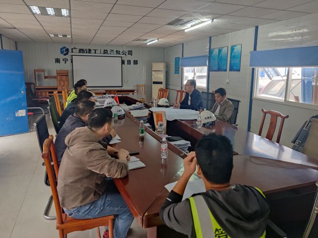 召开事情聚会。。。。。张润芳 摄（修图）.jpg