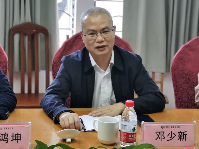 邓少新在三分公司调研。。。。。。。梁红玉 摄（修图）.jpg