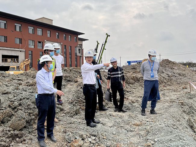 施工现场。。。。。。。卢丽君 摄（原图）0.jpg