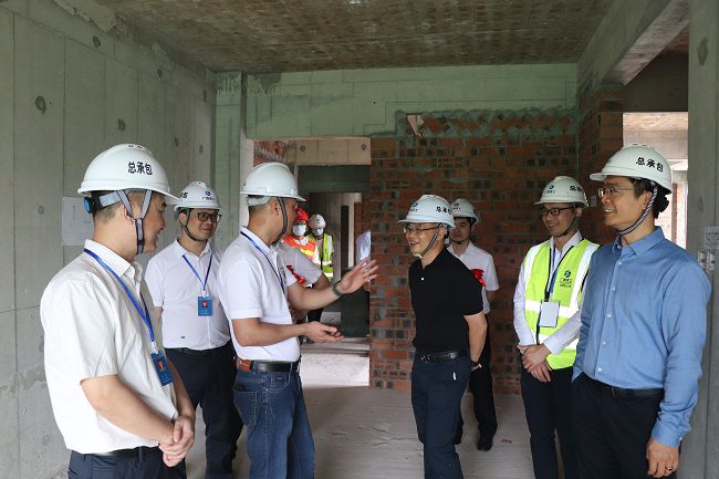 深入现场校阅建设情形。。。。。周煜川 摄（修图）.jpg