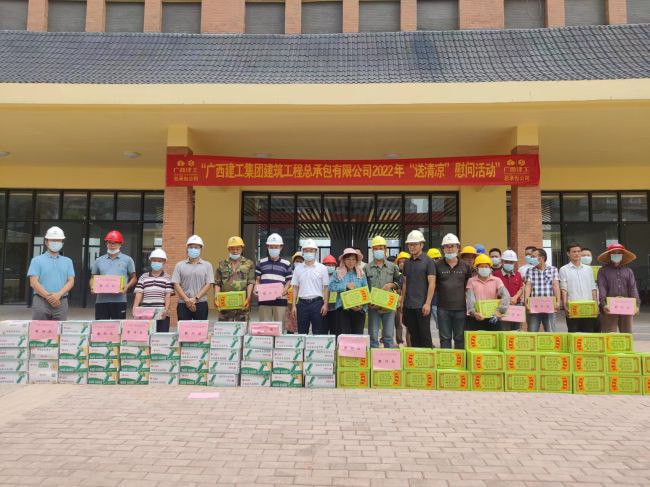 送清凉活动现场。。。。。。。彭永彬 摄（修图）.jpg