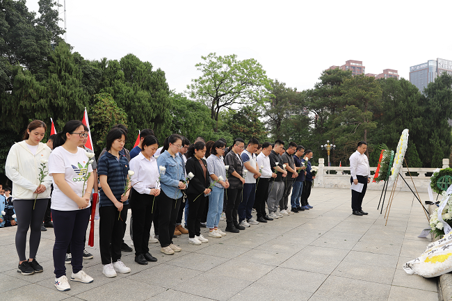 全体默哀。。。。。。。林成斌 摄（修图）.png