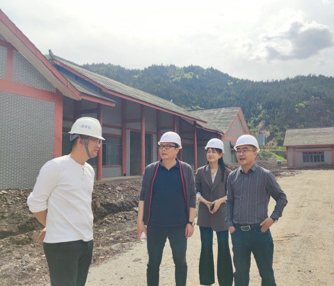 检查现场。。。。。。。。班华朋 摄（修图）.jpg