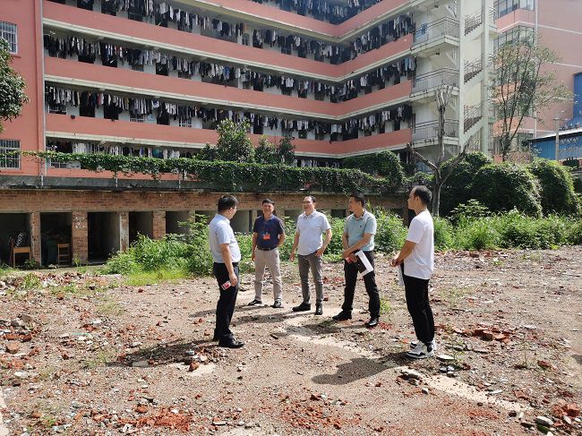 调研现场。。。。。。卢芳 摄（修图）.jpg