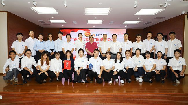 公司参赛步队及事情职员合影。。。。。。。李立云摄（修图）.jpg