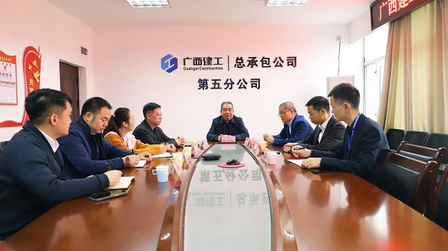 座谈现场。。。。。。。ㄐ尥迹1.jpg