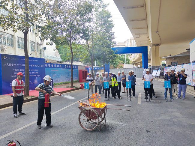 梅锦辉树模灭火器操作。。。。。。。；；；；；；；；票ι 摄（修图）.jpg